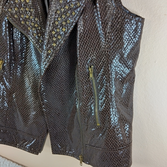 V Cristina women's brown studded vest Size XL Trending Brown Faux Snake Skin EUC - Picture 2 of 13